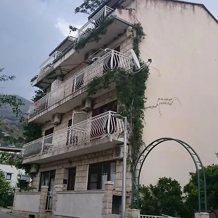 Apartmani Tina Podgora Exterior photo