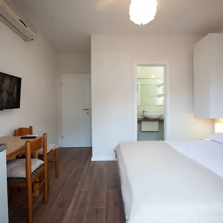 Apartmani Tina Podgora Exterior photo