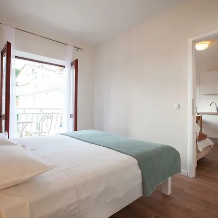 Apartmani Tina Podgora Exterior photo