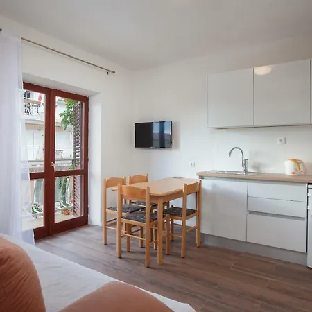 Apartmani Tina Podgora Exterior photo