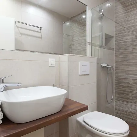 Apartmani Tina Podgora Exterior photo